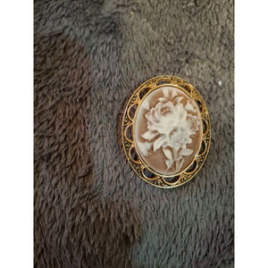 Cameo brooch 70's floral